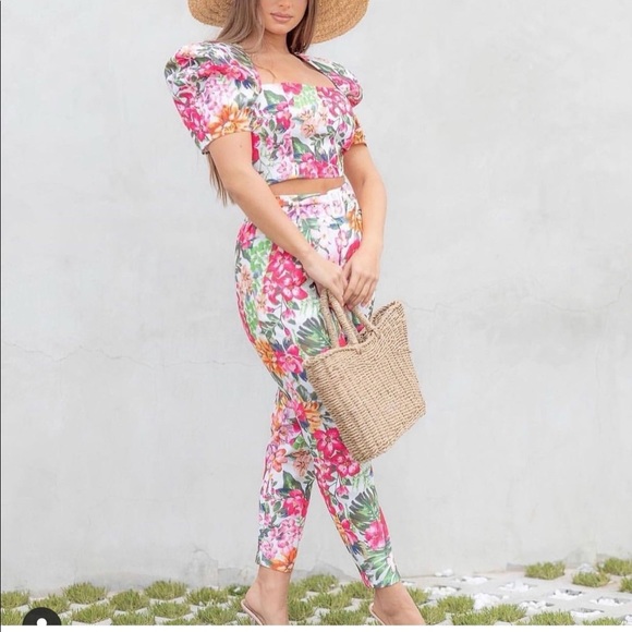 Set of two pieces. ๐ - Picture 1 of 1